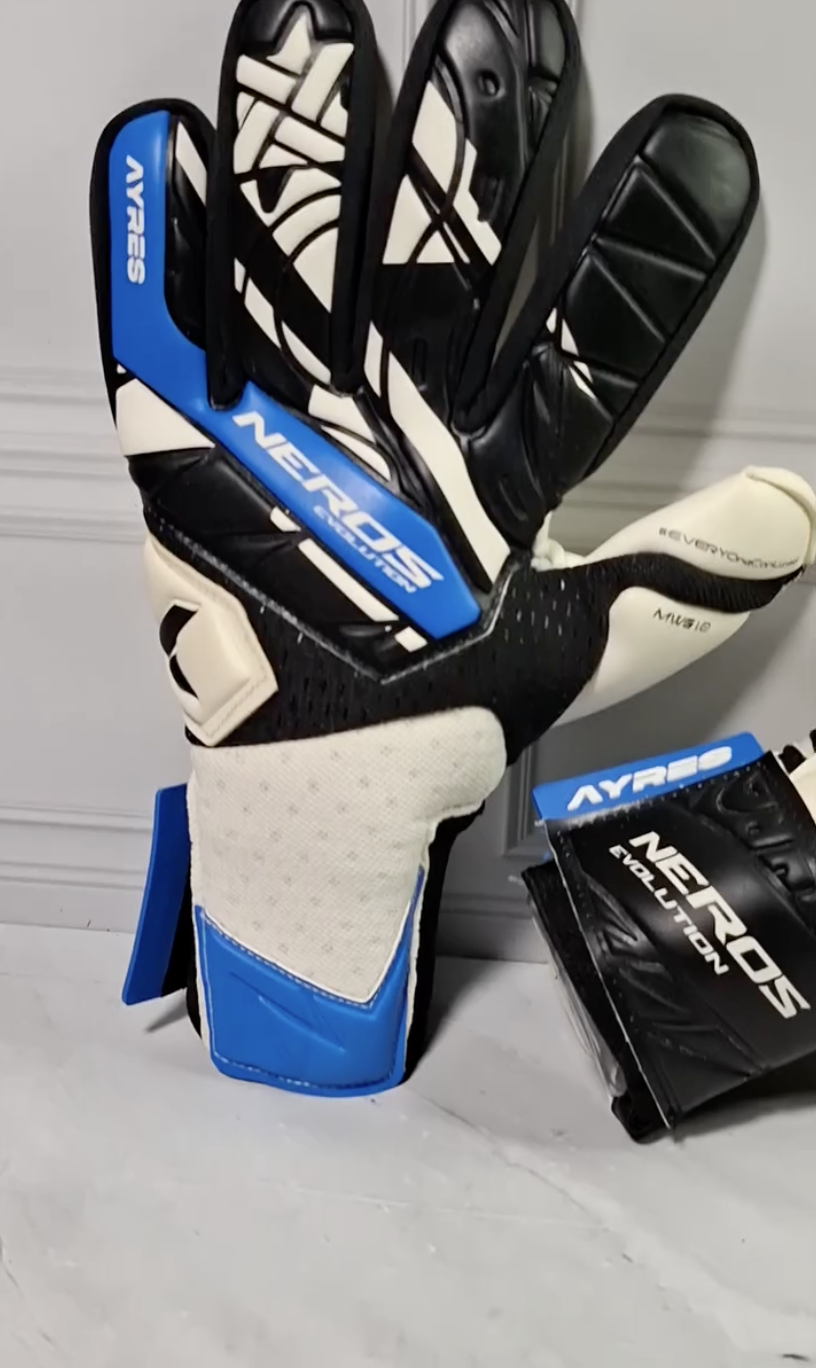 Venom 002 goalkeeper glove